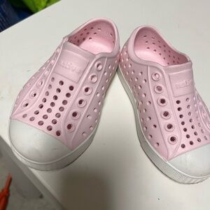 Native shoes. Size 6. Pink